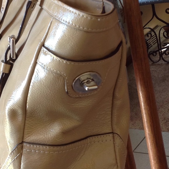 Coach purse. - Picture 4 of 5